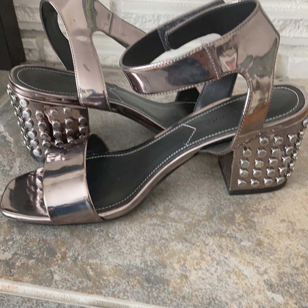 HP⭐️ Kendall & Kylie NWOT Metallic Sandals Studded Block Heels Velcro…